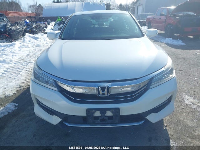 12581595 :رقم المزاد ، 1HGCR2F02HA811893 vin ، 2017 Honda Accord Touring مزاد بيع