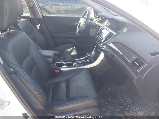 12581595 :رقم المزاد ، 1HGCR2F02HA811893 vin ، 2017 Honda Accord Touring مزاد بيع