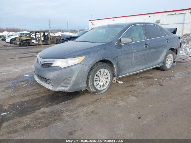 12551971 :رقم المزاد ، 4T1BF1FK8EU842876 vin ، 2014 Toyota Camry Le مزاد بيع
