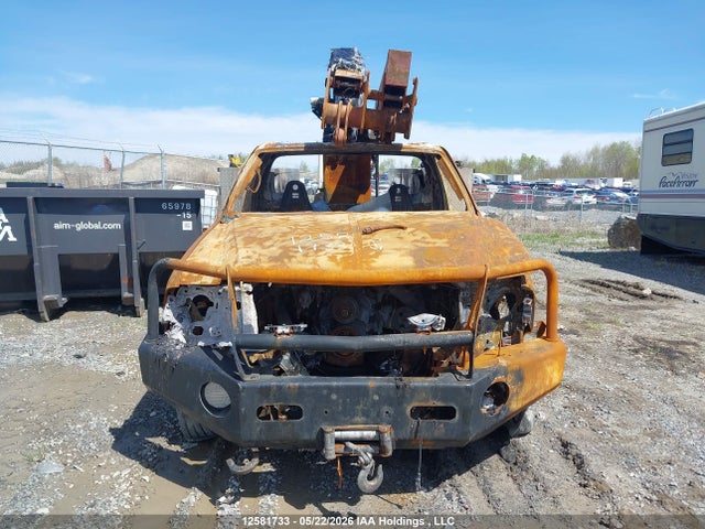 12581733 :رقم المزاد ، 1FDAF57F8YEE22991 vin ، 2000 Ford Super Duty F-550 مزاد بيع