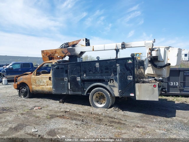 12581733 :رقم المزاد ، 1FDAF57F8YEE22991 vin ، 2000 Ford Super Duty F-550 مزاد بيع