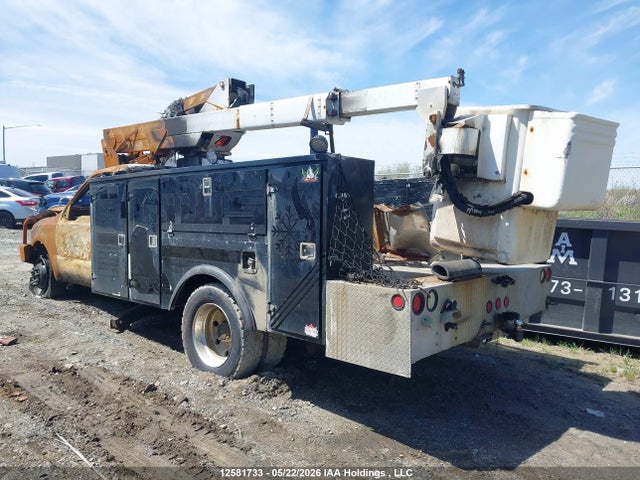 12581733 :رقم المزاد ، 1FDAF57F8YEE22991 vin ، 2000 Ford Super Duty F-550 مزاد بيع