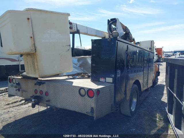 12581733 :رقم المزاد ، 1FDAF57F8YEE22991 vin ، 2000 Ford Super Duty F-550 مزاد بيع