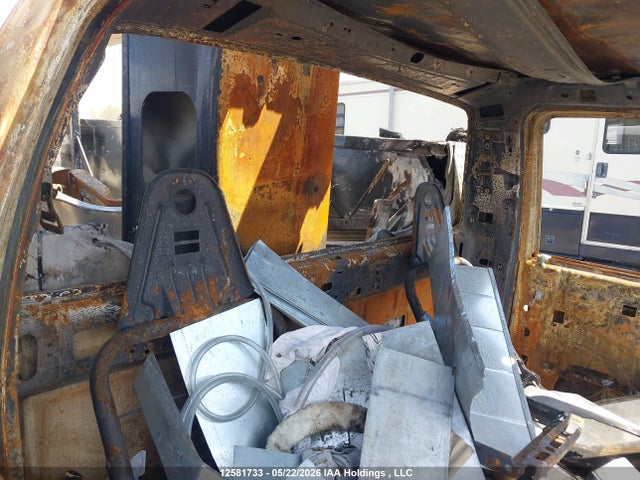 12581733 :رقم المزاد ، 1FDAF57F8YEE22991 vin ، 2000 Ford Super Duty F-550 مزاد بيع
