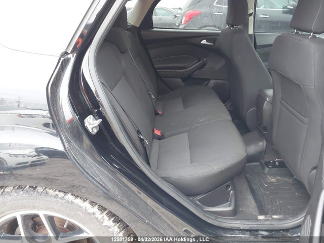1FADP3K21JL325260 Ford FOCUS SE