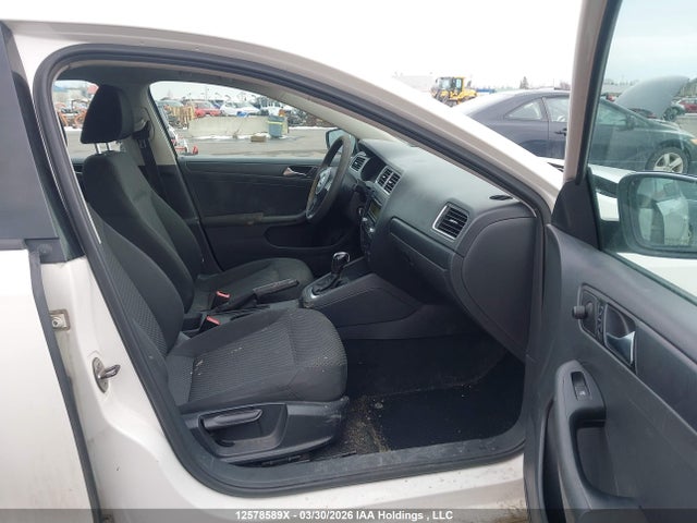 Продажа на аукционе авто 2011 Volkswagen Jetta 2.0l Trendline/2.0l Trendline+, vin: 3VW2K7AJ4BM382050, номер лота: 12578589