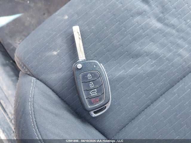 KM8J2CA43KU055227 Hyundai TUCSON SE