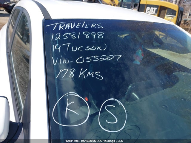 KM8J2CA43KU055227 Hyundai TUCSON SE