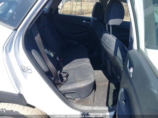 KM8J2CA43KU055227 Hyundai TUCSON SE