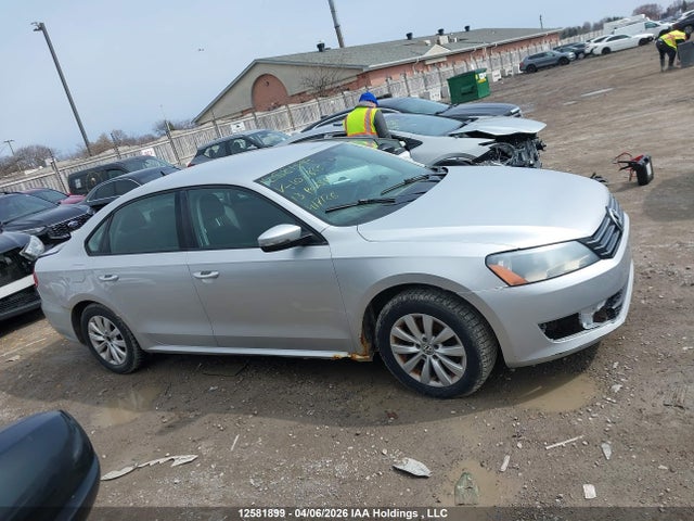 12581899 :رقم المزاد ، 1VWAH7A39DC102865 vin ، 2013 Volkswagen Passat مزاد بيع
