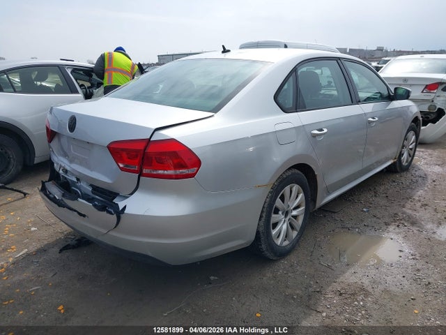 12581899 :رقم المزاد ، 1VWAH7A39DC102865 vin ، 2013 Volkswagen Passat مزاد بيع