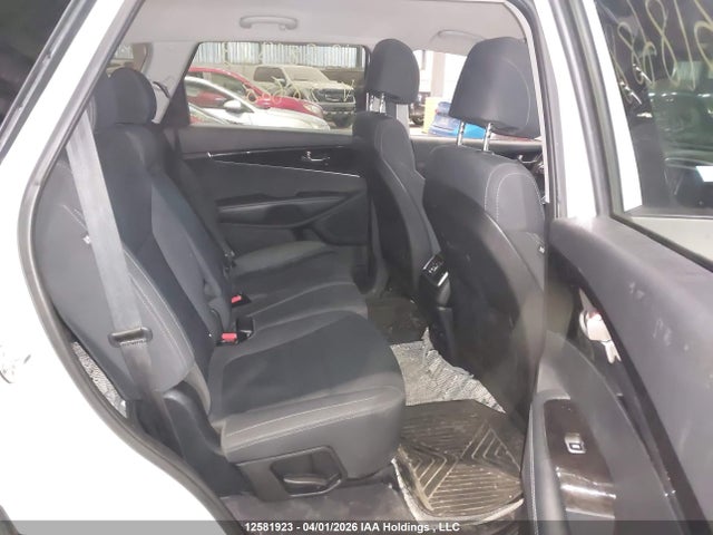 5XYPGDA56HG318688 KIA Sorento