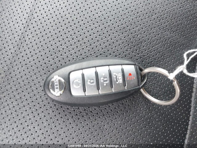 5N1AT2MV6HC841033 Nissan Rogue S/sl Platinum/sv