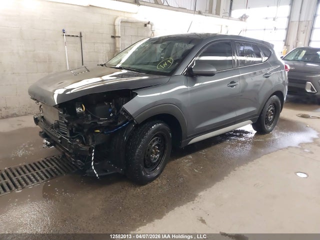 KM8J23A48JU825811 Hyundai TUCSON SE
