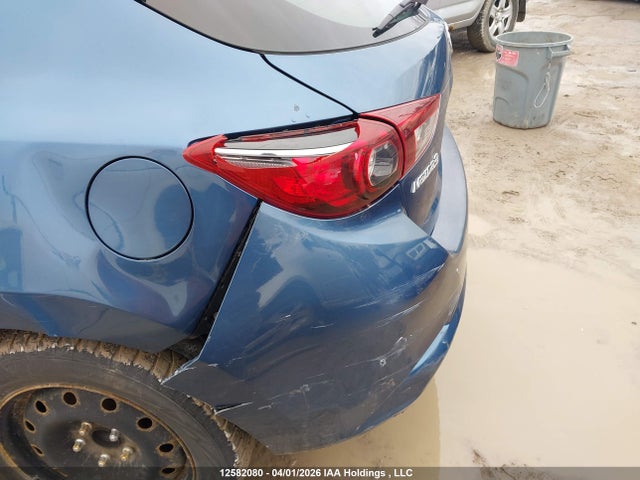 3MZBN1L7XJM263746 Mazda 3 TOURING