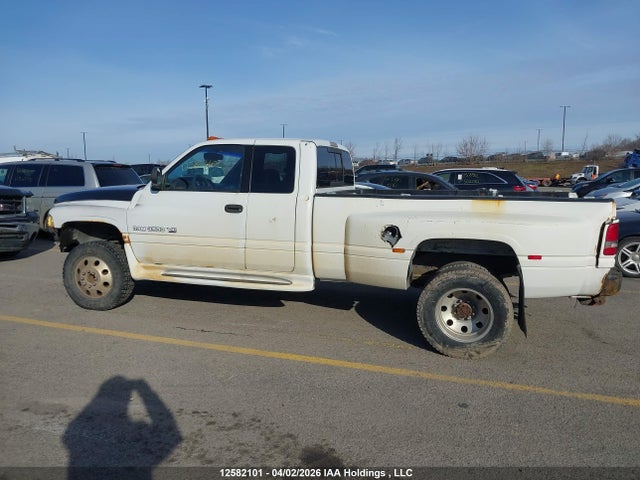 12582101 :رقم المزاد ، 1B7MF33W1XJ529978 vin ، 1999 Dodge Ram 3500 مزاد بيع