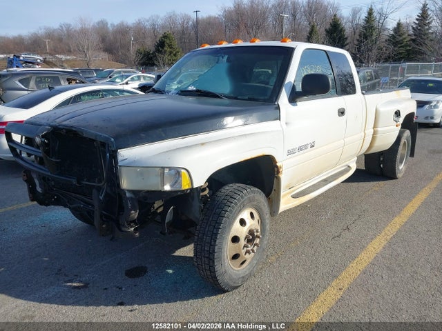 12582101 :رقم المزاد ، 1B7MF33W1XJ529978 vin ، 1999 Dodge Ram 3500 مزاد بيع