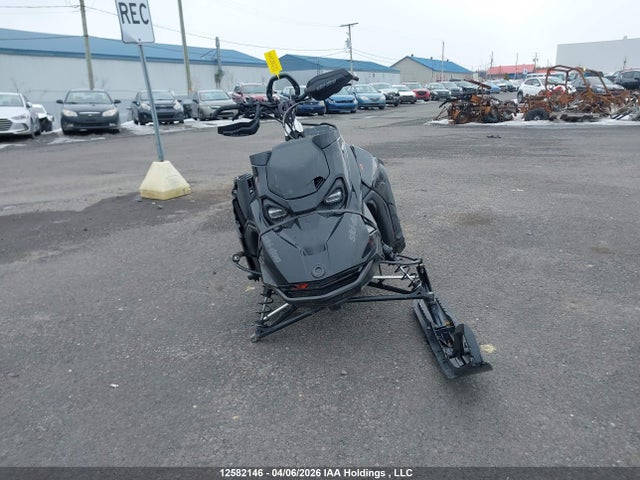 2BPSTJPA5PV000815 Skidoo Summit 850