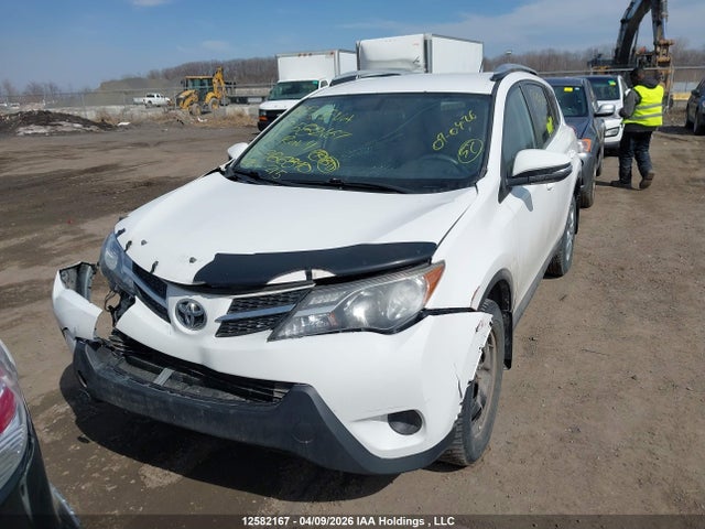 12582167 :رقم المزاد ، 2T3BFREV3FW386840 vin ، 2015 Toyota Rav4 Le مزاد بيع