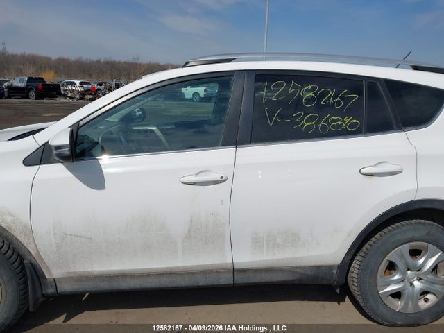 12582167 :رقم المزاد ، 2T3BFREV3FW386840 vin ، 2015 Toyota Rav4 Le مزاد بيع
