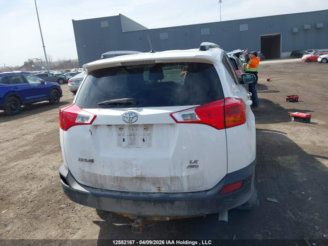 12582167 :رقم المزاد ، 2T3BFREV3FW386840 vin ، 2015 Toyota Rav4 Le مزاد بيع