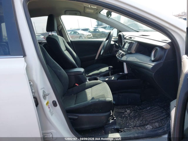 12582167 :رقم المزاد ، 2T3BFREV3FW386840 vin ، 2015 Toyota Rav4 Le مزاد بيع