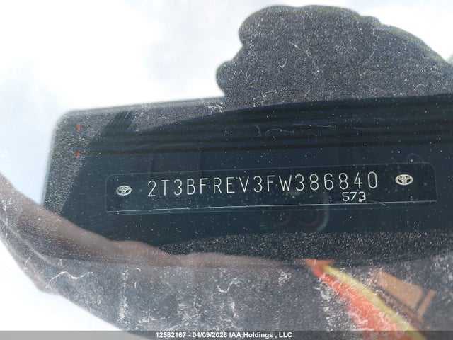 12582167 :رقم المزاد ، 2T3BFREV3FW386840 vin ، 2015 Toyota Rav4 Le مزاد بيع