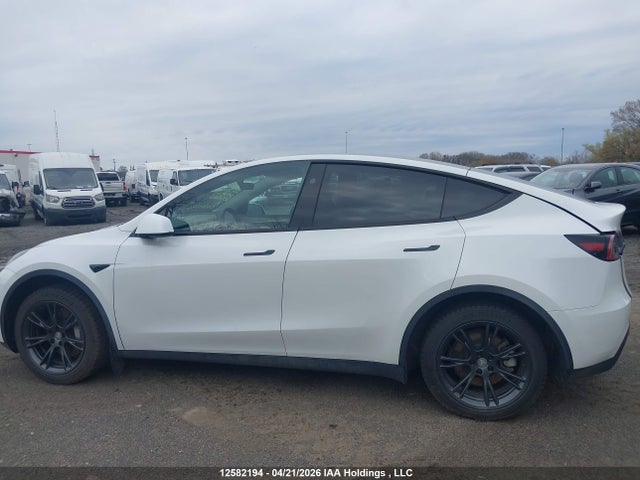 Tesla Model Y 2024 7SAYGDEE1RF098869 Image 14