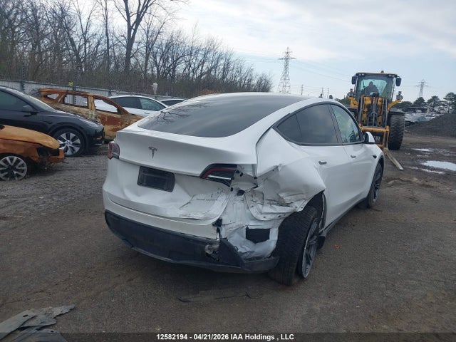 Tesla Model Y 2024 7SAYGDEE1RF098869 Image 4