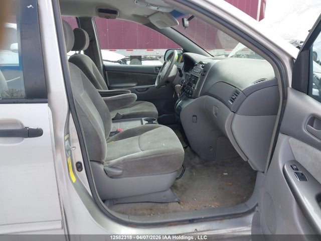 12582318 :رقم المزاد ، 5TDZA29CX6S403082 vin ، 2006 Toyota Sienna مزاد بيع