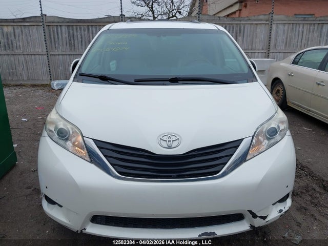 2013 Toyota Sienna მანქანა იყიდება აუქციონზე, vin: 5TDDK3DC2DS054274, აუქციონის ნომერი: 12582384