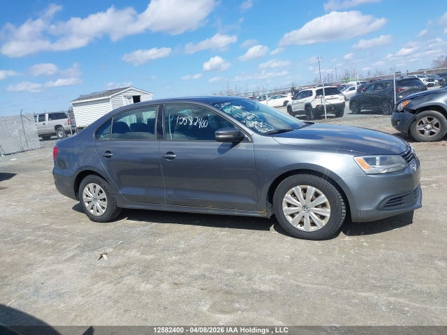 3VW2K7AJ5EM249009 Volkswagen Jetta 2.0l Trendline+