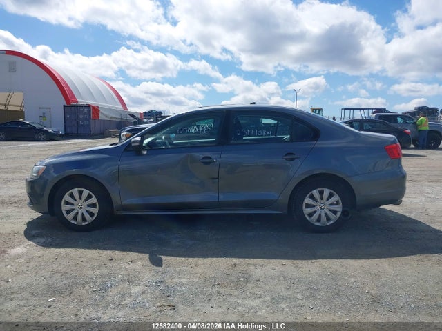 3VW2K7AJ5EM249009 Volkswagen Jetta 2.0l Trendline+