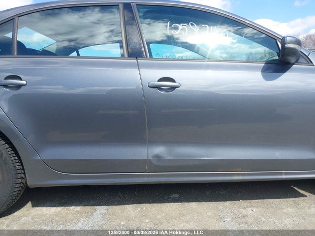 3VW2K7AJ5EM249009 Volkswagen Jetta 2.0l Trendline+