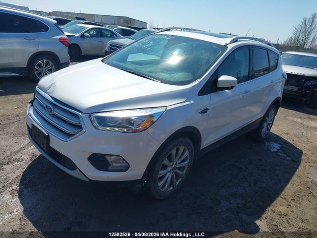 1FMCU9J9XJUC21355 Ford Escape Titanium