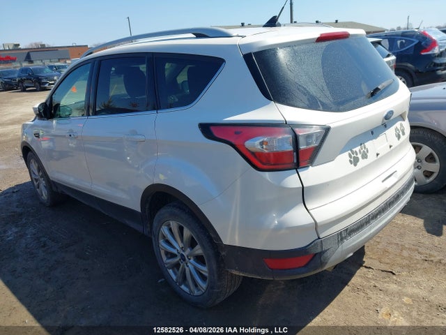 1FMCU9J9XJUC21355 Ford Escape Titanium