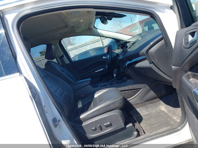 1FMCU9J9XJUC21355 Ford Escape Titanium