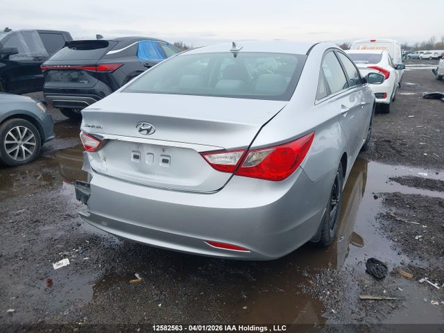 Продажа на аукционе авто 2013 Hyundai Sonata Gl, vin: 5NPEB4AC4DH627020, номер лота: 12582563