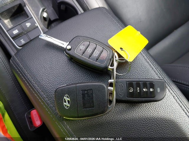 KM8J3CA26HU411898 Hyundai TUCSON SE