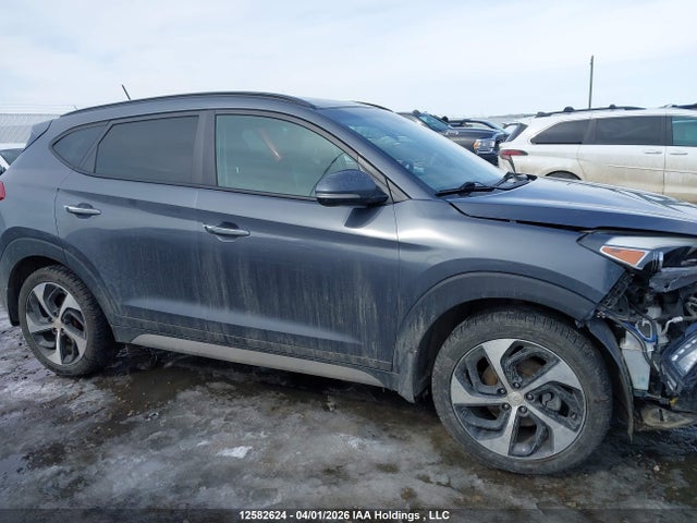 KM8J3CA26HU411898 Hyundai TUCSON SE