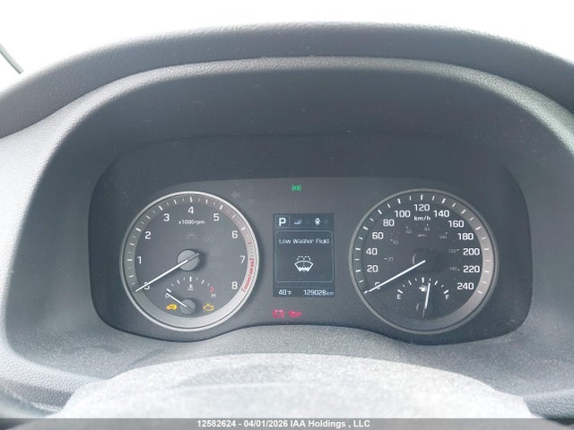 KM8J3CA26HU411898 Hyundai TUCSON SE