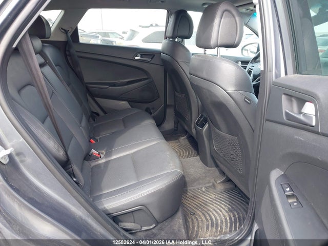KM8J3CA26HU411898 Hyundai TUCSON SE