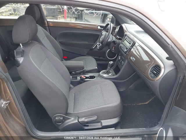 12582671 :رقم المزاد ، 3VWJ07AT4EM644253 vin ، 2014 Volkswagen Beetle مزاد بيع