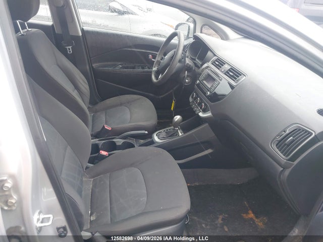 KNADM5A3XH6048428 KIA Rio