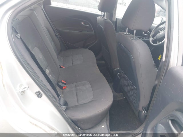 KNADM5A3XH6048428 KIA Rio
