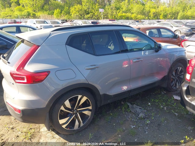 Volvo Xc40 B5 Plus Dark Theme 2025 YV4L12UC0S2490860 Image 14