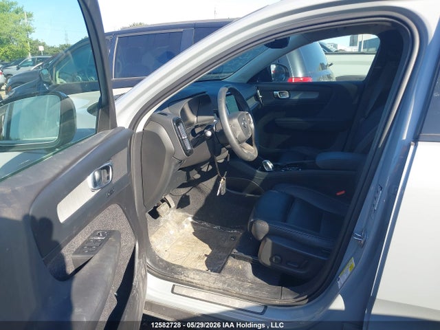 Volvo Xc40 B5 Plus Dark Theme 2025 YV4L12UC0S2490860 Image 19