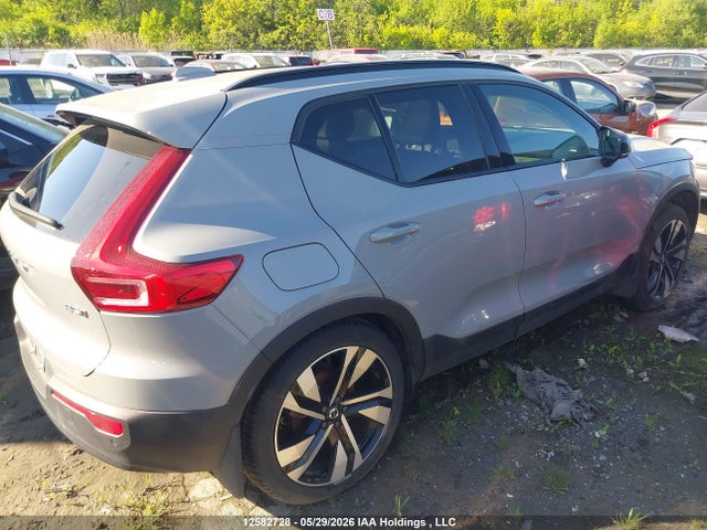 Volvo Xc40 B5 Plus Dark Theme 2025 YV4L12UC0S2490860 Image 4