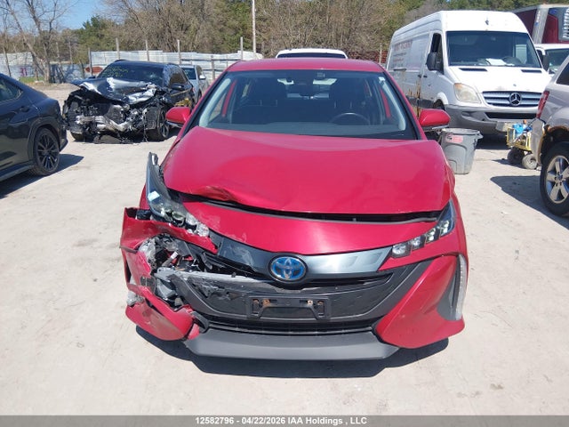 12582796 :رقم المزاد ، JTDKAMFP8N3204598 vin ، 2022 Toyota Prius Prime مزاد بيع