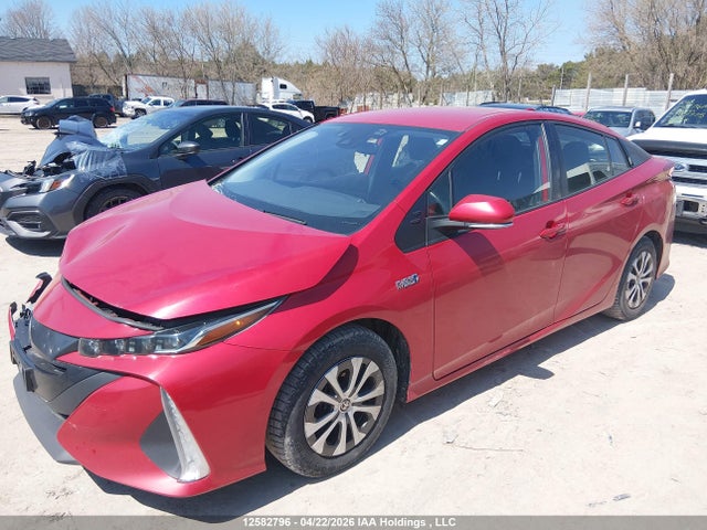 12582796 :رقم المزاد ، JTDKAMFP8N3204598 vin ، 2022 Toyota Prius Prime مزاد بيع